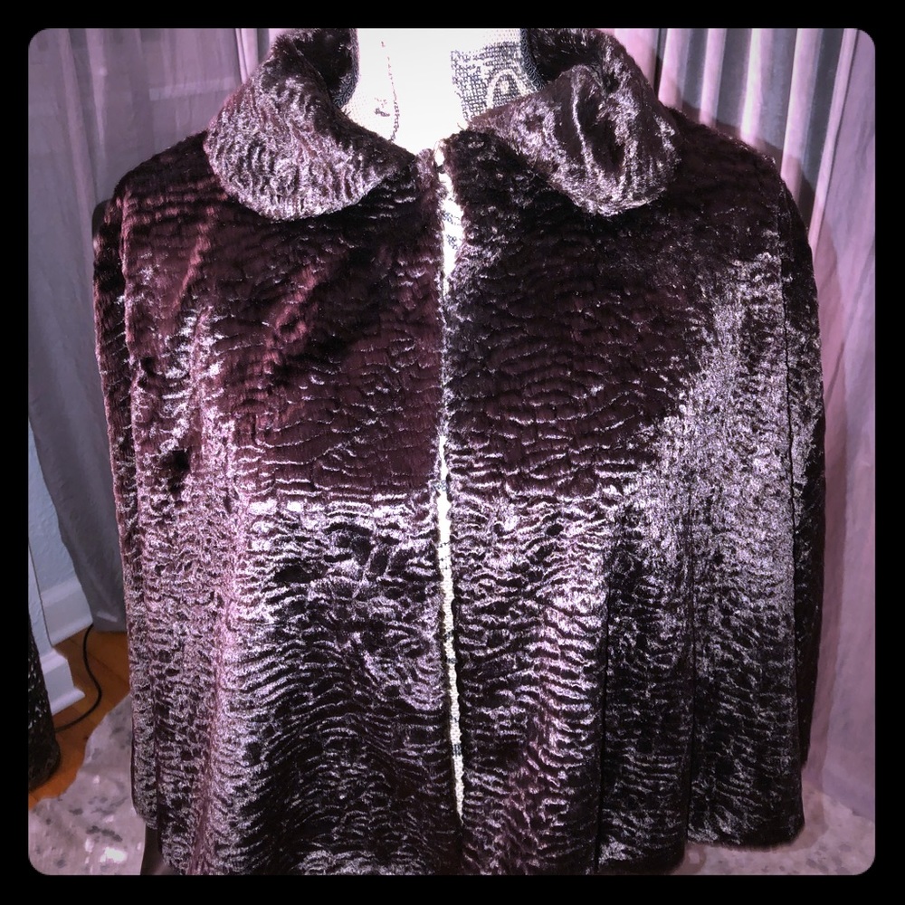 Lord and Taylor Stunning swing cape